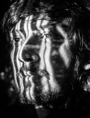 León Larregui
